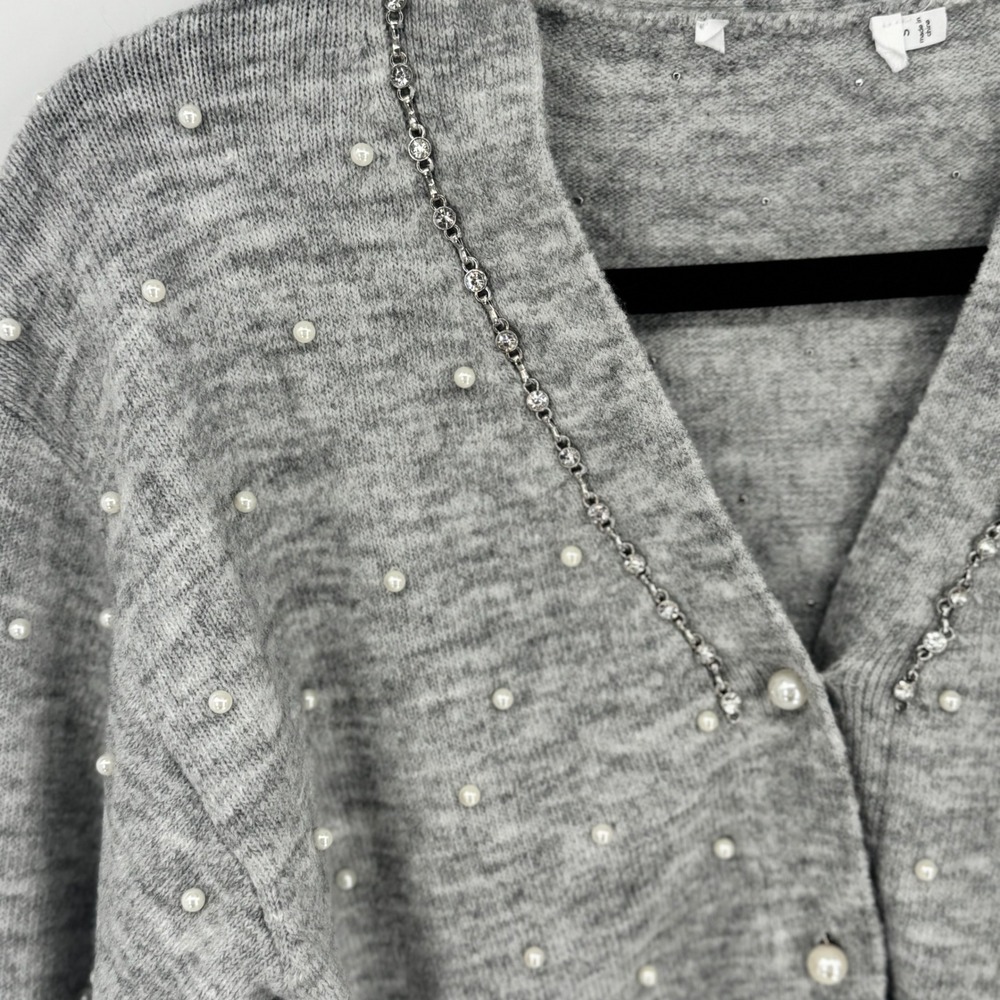 ASTR the Label Faux Pearl Embellished Cropped Cardigan Light Gray Women's Small - Picture 3 of 8